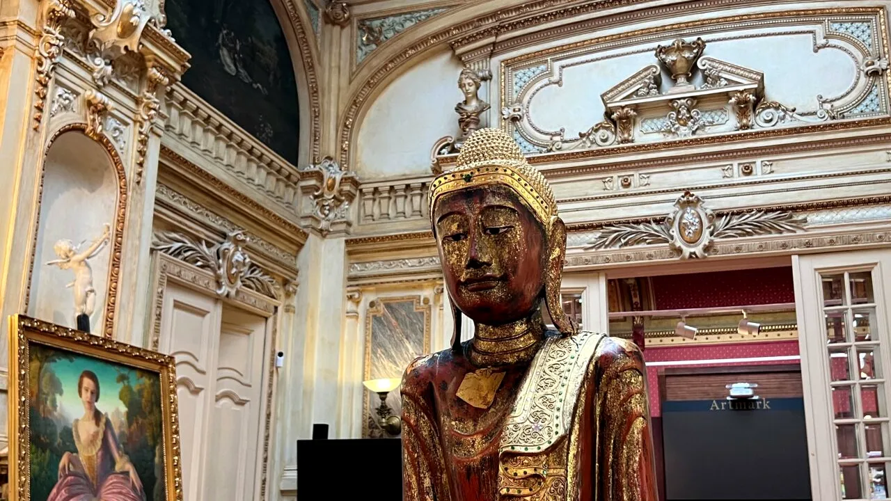 GALERIE FOTO. Cadourile lui Nicolae Ceaușescu, primite de la Șahul Iranului și președintele Coreei de Nord, scoase la licitație