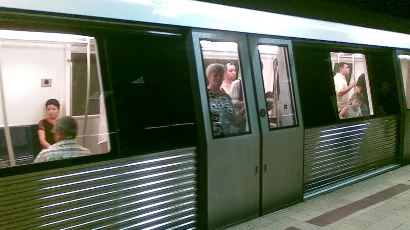 Metrourile nu mai opresc în stația Tineretului, unde este fum din cauza unei defecțiuni electrice. UPDATE: Stația a fost redeschisă