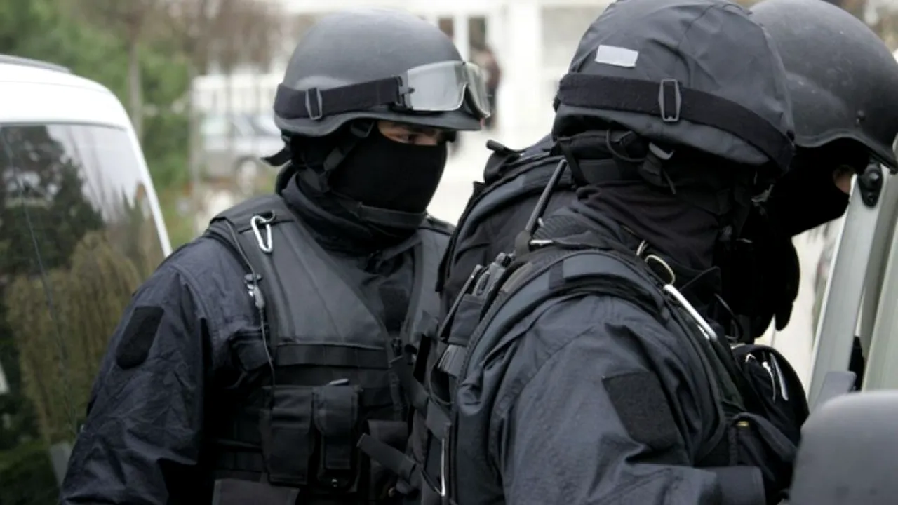 FOCARE DE VIOLENȚĂ. Nou episod de ATAC împotriva polițiștilor, FILMAT la Hârșova. Oamenii legii, veniți să aplaneze un conflict între persoane aflate în izolare