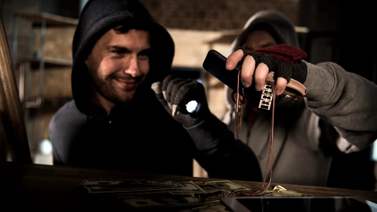 De sărbători, hoții nu au avut vacanță. Au „lucrat” casele lăsate libere de românii plecați la distracție