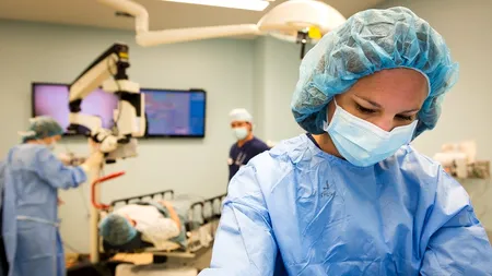 Tumoră de 40 de kilograme, extirpată de medici la Spitalul Militar din Capitală. A doua șansă la viață pentru o femeie de 40 de ani