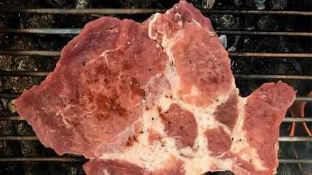 România, O CEAFĂ DE PORC pe afișul unei piese maghiare de teatru 