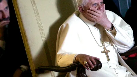 Patru militante Femen s-au dezbrăcat în timp ce Papa rostea rugăciunea Angelus