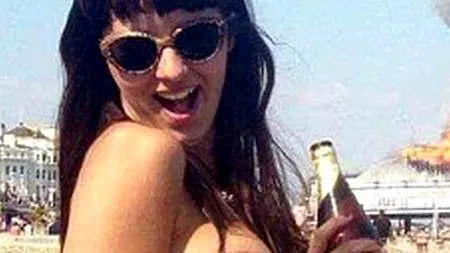 Fotografia cu care această tânără a scandalizat internetul. Ce se observă în fundal