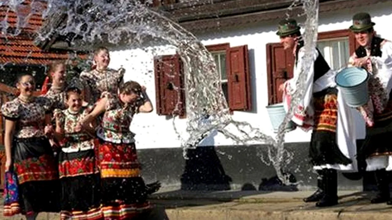 MESAJE DE PAȘTE, URĂRI DE PAȘTE și OBICEIUL stropitului de Paște