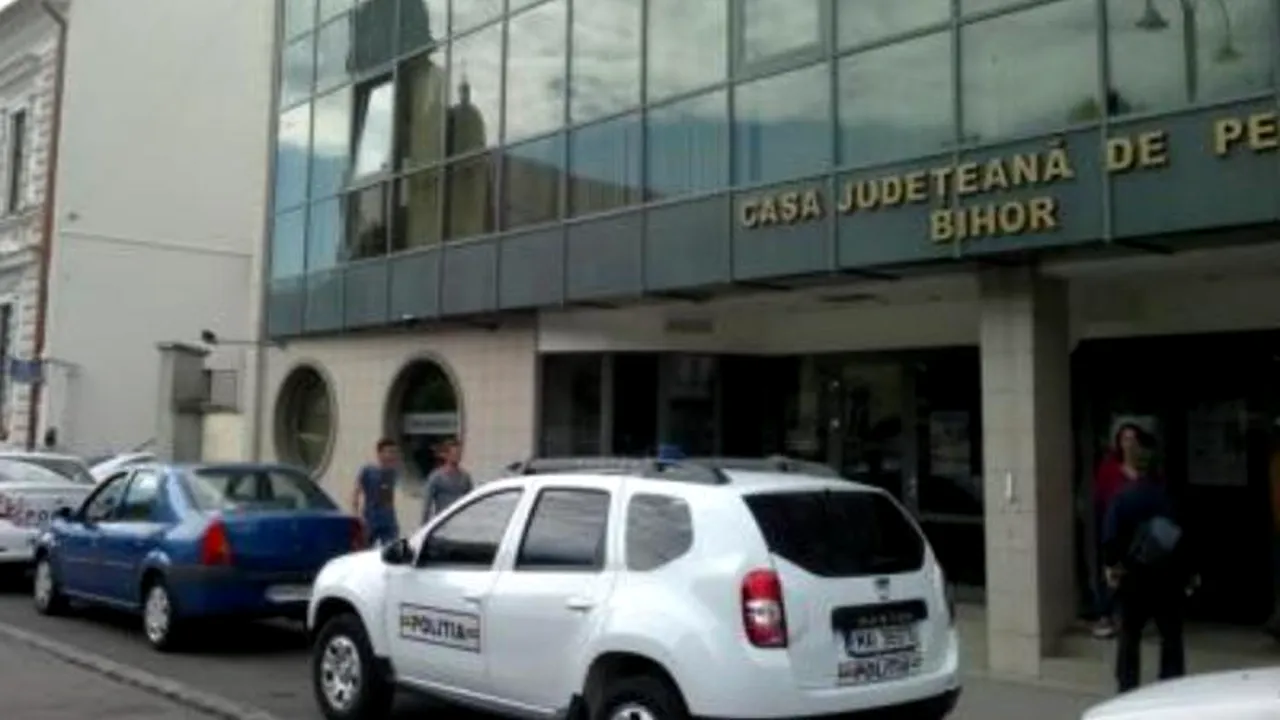 Percheziții la Casa de Pensii Bihor și la mai multe firme, într-un dosar de corupție 
