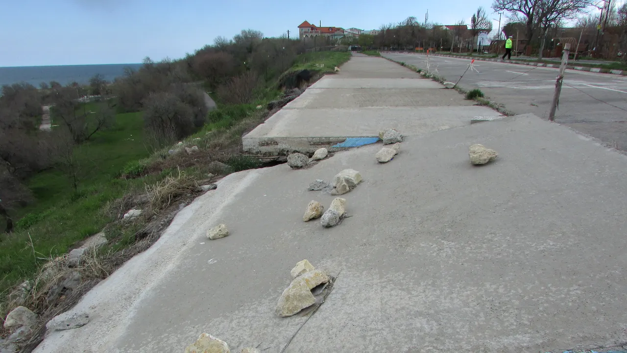 Cât de riscant este să mergi prin Eforie: Mai multe faleze s-au prăbușit