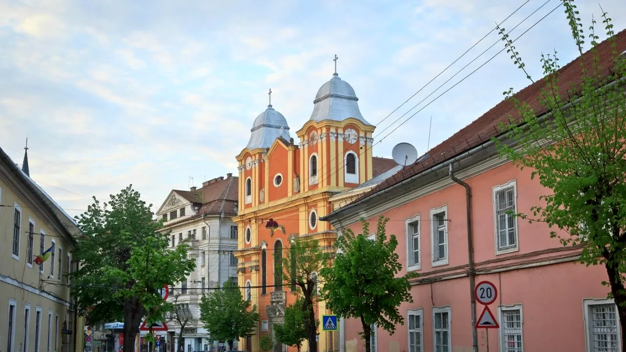 Suma colosală pe care o cere proprietara unui APARTAMENT din Cluj pentru închiriere pe perioada festivalului Untold: „Mi-e jenă că sunt clujean”