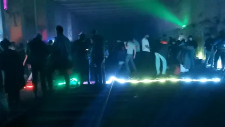 Petrecere ilegală la Paris, cu peste 300 de tineri. „Tinerii nu mai au niciun spaţiu pentru a se distra”