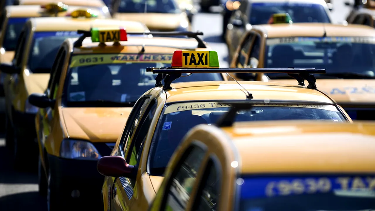 Taximetrist agresat de un client. Mărul discordiei: O geantă care nu a încăput un portbagaj