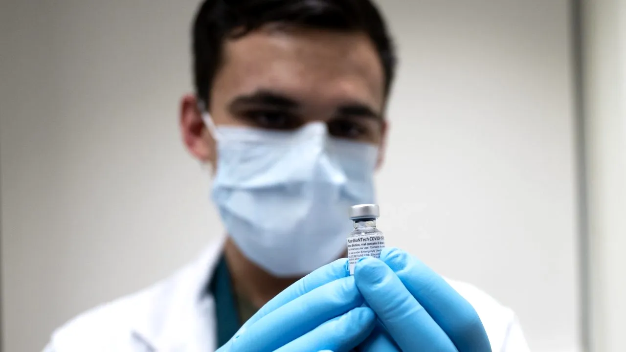 UE investighează efectele secundare ale vaccinurilor Pfizer şi Moderna