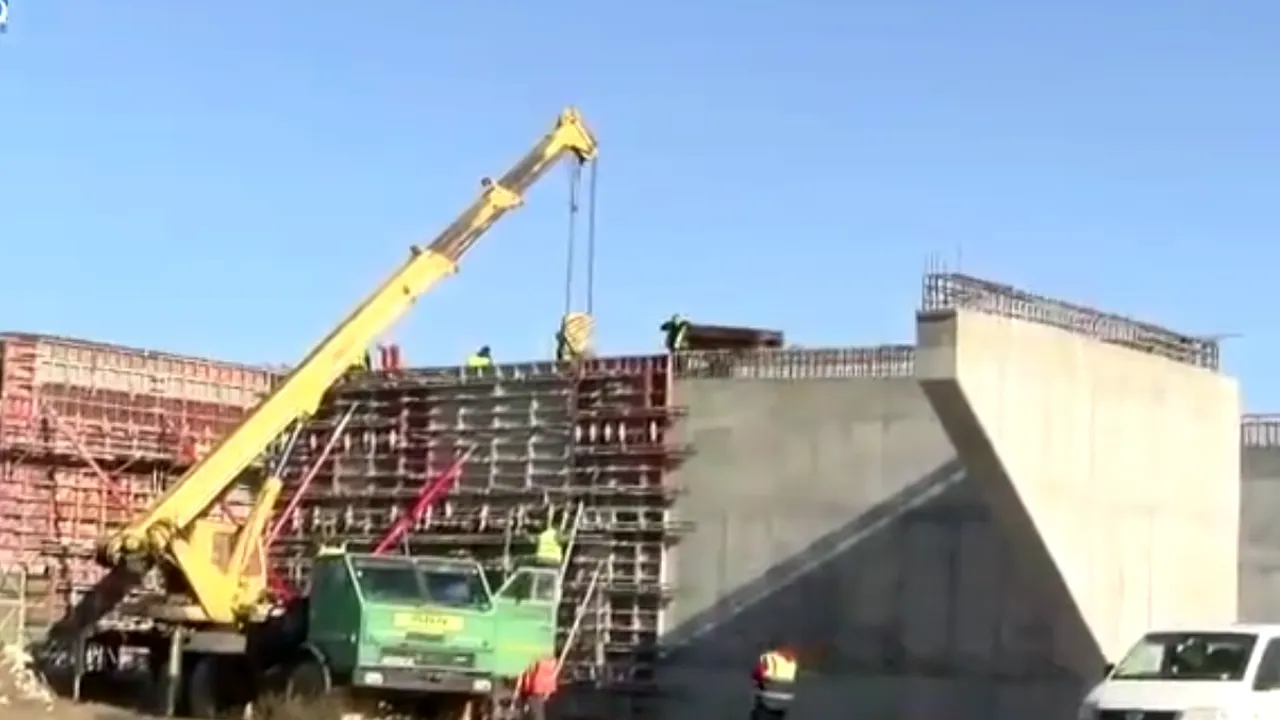 FOTO & VIDEO | Cum arată șantierul tronsonului 1 din Drumul Expres Craiova – Pitești. Ministrul Transporturilor a anunțat când se va circula pe acest lot