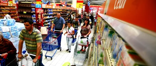 Reacția românilor în criză: mai puțini bani pentru vacanțe și haine; la alcool și țigări se renunță mai greu