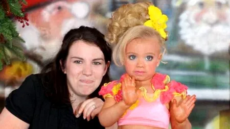 Mamă obsedată de concursurile de frumusețe pentru copii. Investește mii de euro lunar pentru a-și bronza artificial fetița în vârstă de trei ani