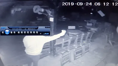 Un tânăr a jefuit un club din Suceava și și-a făcut apoi un selfie: „Prietenaș, dacă ți-au trecut aburii alcoolului, fă cumva să ne recuperăm prejudiciul