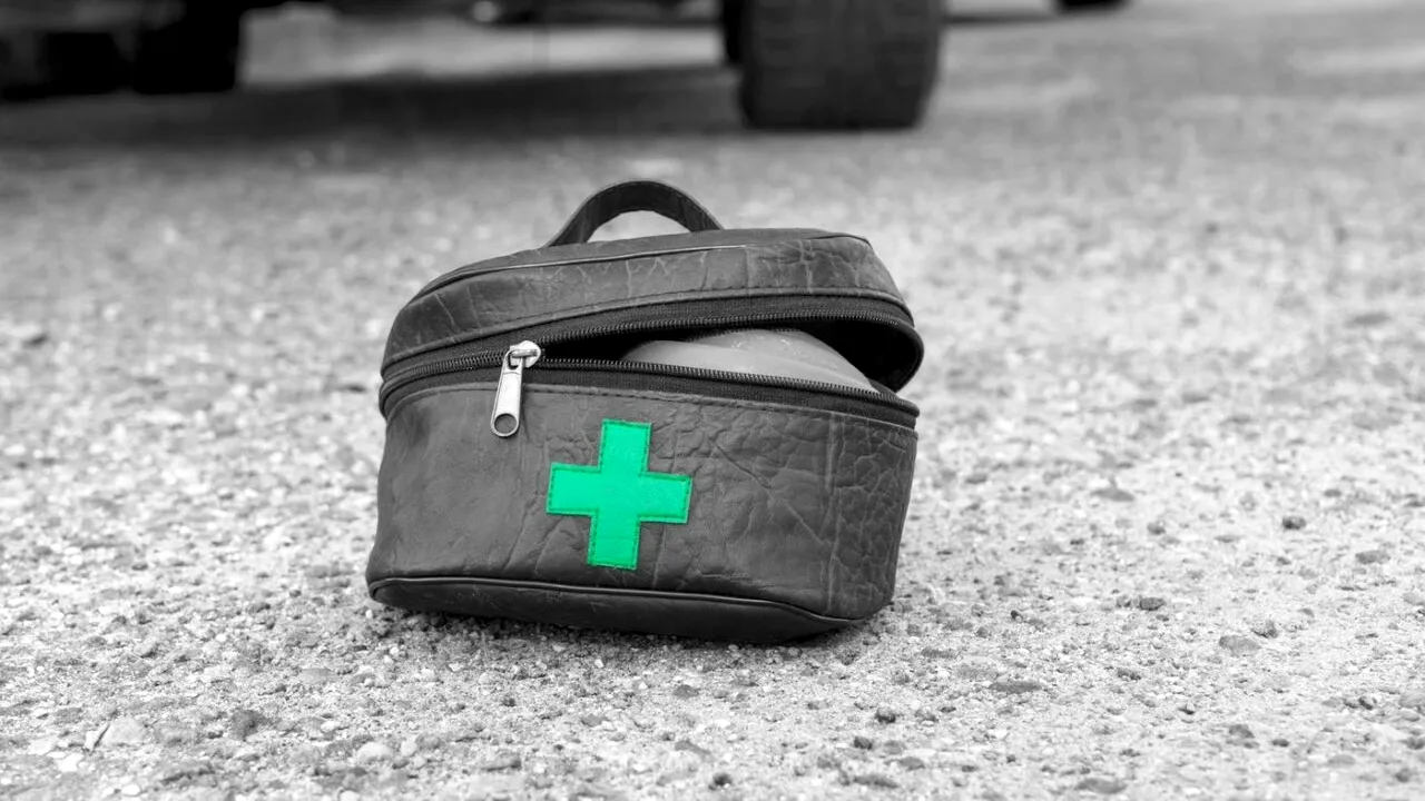 Schimbări majore în Codul RUTIER. Conducătorii acestor vehicule nu mai sunt obligați să aibă pentru trusa medicală și triunghiurile reflectorizante