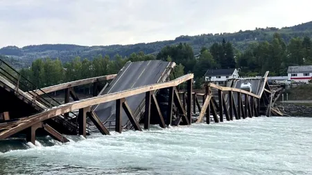 Pod prăbușit în sudul Norvegiei. Două vehicule au ajuns în apă