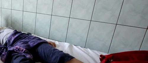 O femeie reclamă că fetița ei a fost pălmuită în spital de o asistentă la Pediatrie, iar doctorul i-a spus că îi va culca copiii pe jos