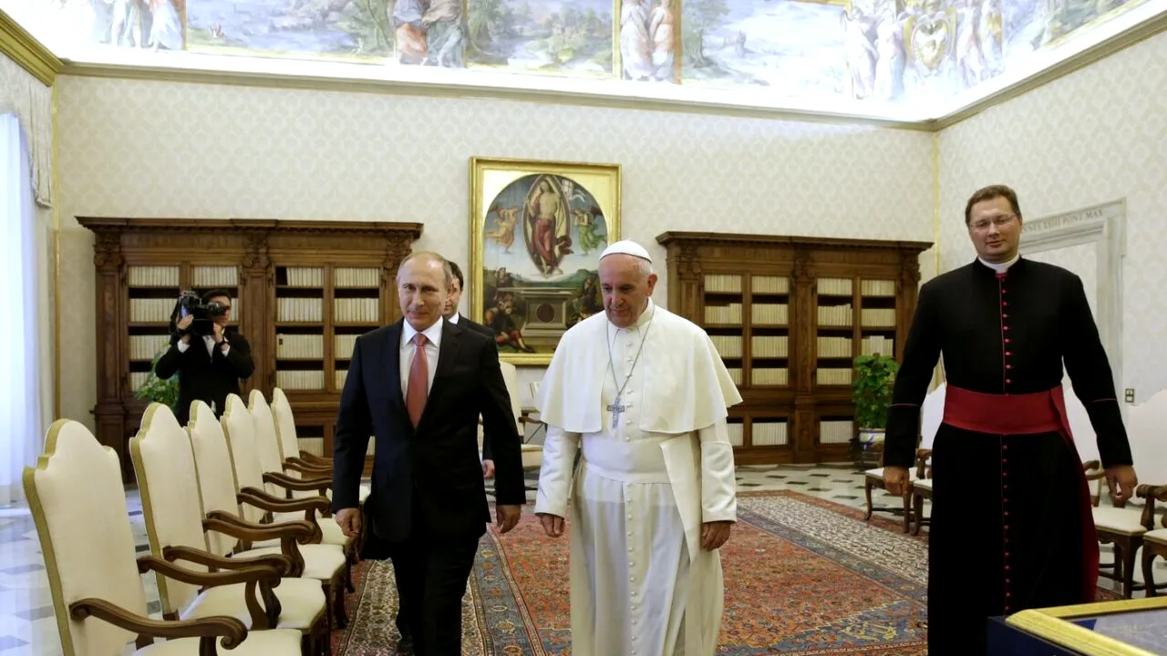 Vladimir Putin nu intenționează să participe la funeraliile Papei Francisc: 