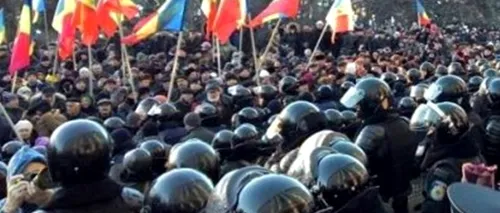 CRIZĂ LA CHIȘINĂU. Proteste violente după votul în favoarea Guvernului Pavel Filip. Manifestanții au intrat cu forța în Parlament