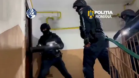 Fiul unei judecătoare din Piteşti a fost arestat preventiv pentru trafic de droguri. Alte 13 persoane sunt cercetate în dosar