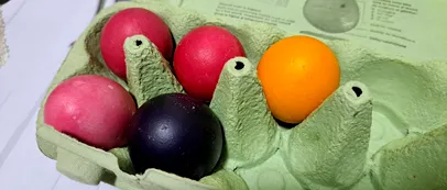 <span style='background-color: #dd3333; color: #fff; ' class='highlight text-uppercase'>UTILE</span> Cât timp mai pot fi mâncate ouăle VOPSITE de la Paște, fără un risc de îmbolnăvire
