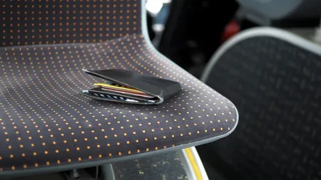 Unde ajung obiectele pierdute din mijloacele de transport STB? Unele ajung la posesori, dar altele ajung în magazinele fiscului