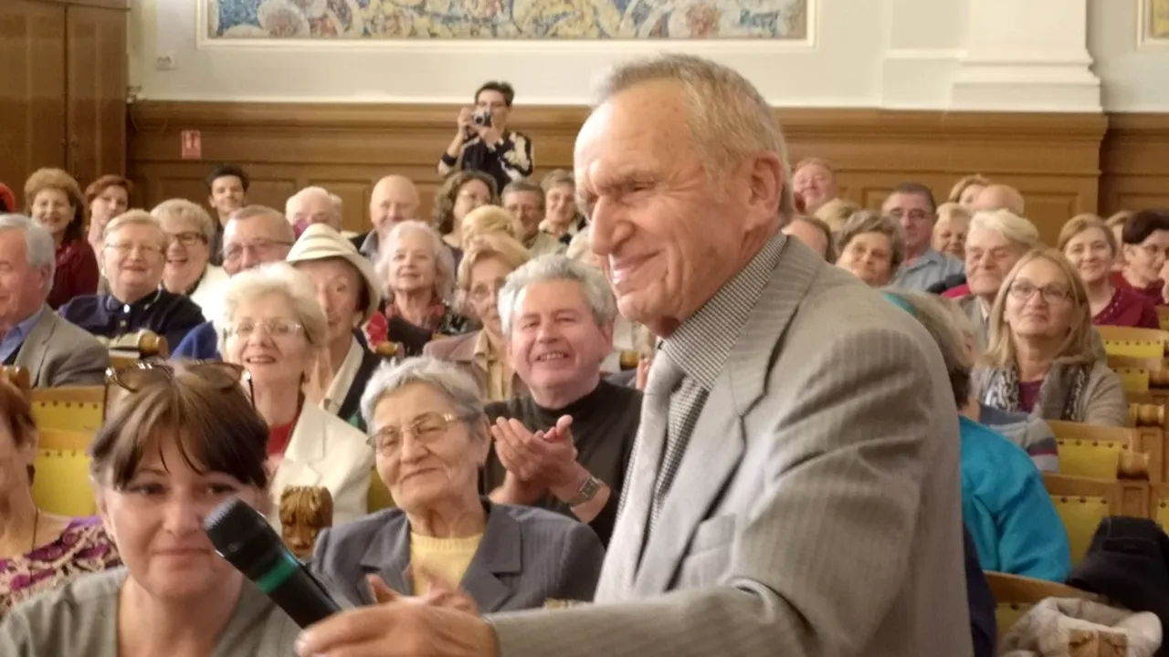 Un student de 93 de ani s-a înscris la Universitatea Vârstei a Treia din Cluj. Ce cursuri urmează seniorii | GALERIE FOTO