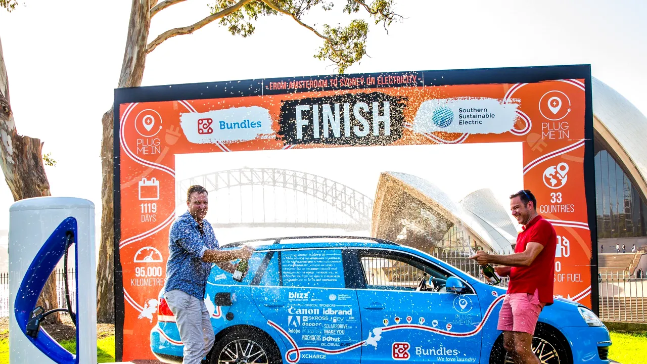 Povestea incredibilă a unui olandez. A parcurs 95.000 de kilometri cu o mașină electrică - VIDEO