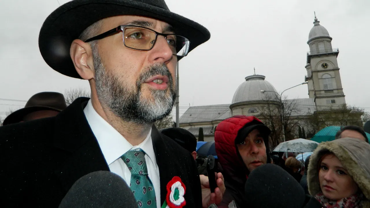 Kelemen cere clemență pentru primarii care au decorat localitățile cu culorile maghiare. Primarul din Sfântu Gheorghe, amendat deja cu 5.000 de lei