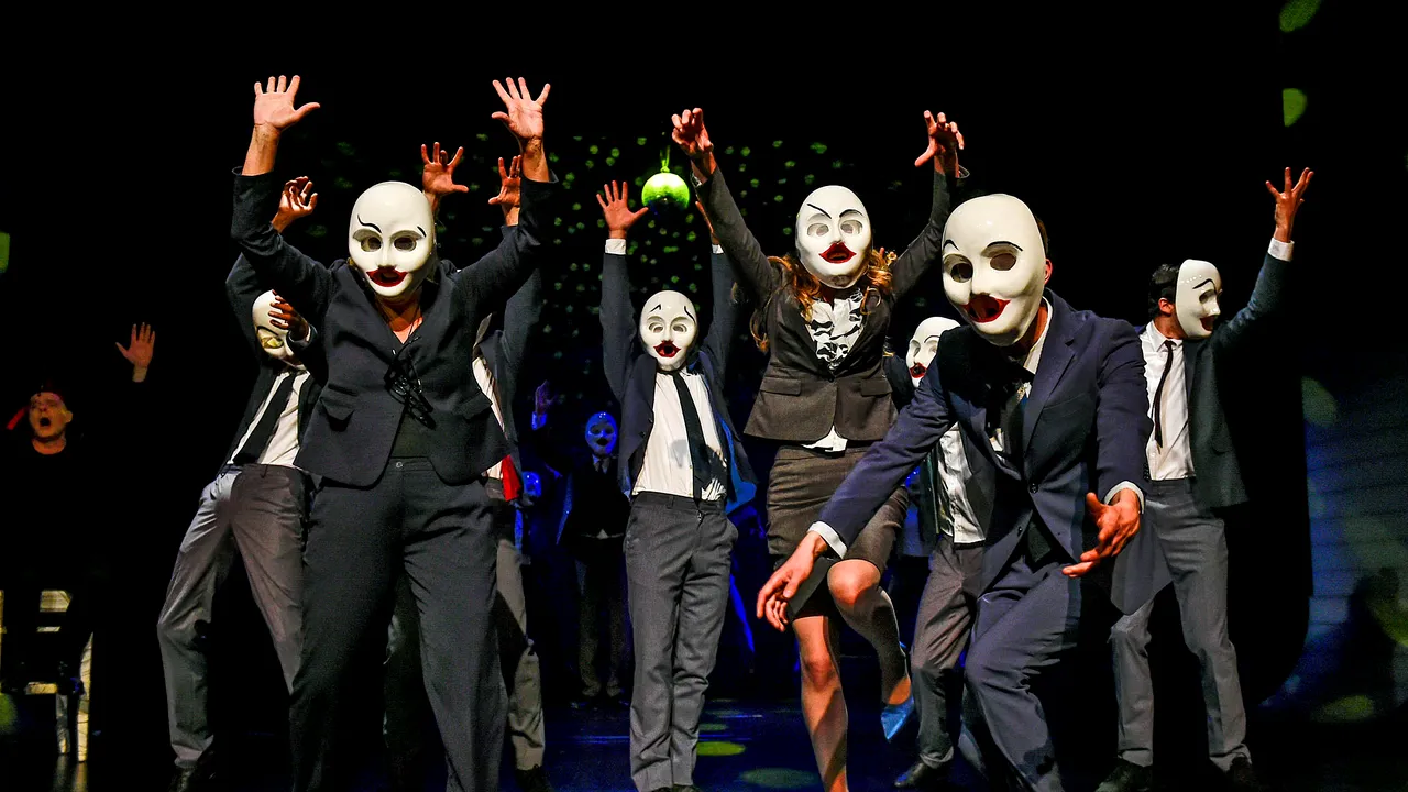 „Țărușii-s puși, e scena gata