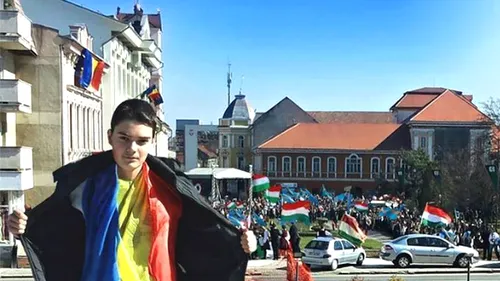 Un băiat din Sfântu Gheorghe care s-a pozat cu steagul României, de 15 martie, amenințat pe Facebook. Sanci Kanyo: „Nu-l omorâți, vin acasă și vreau și eu să-i dau