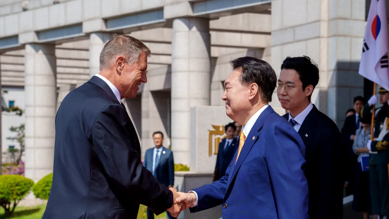 România și Coreea de Sud anunță că vor colabora pe plan MILITAR. Klaus Iohannis, discuții cu omologul său sud-coreean