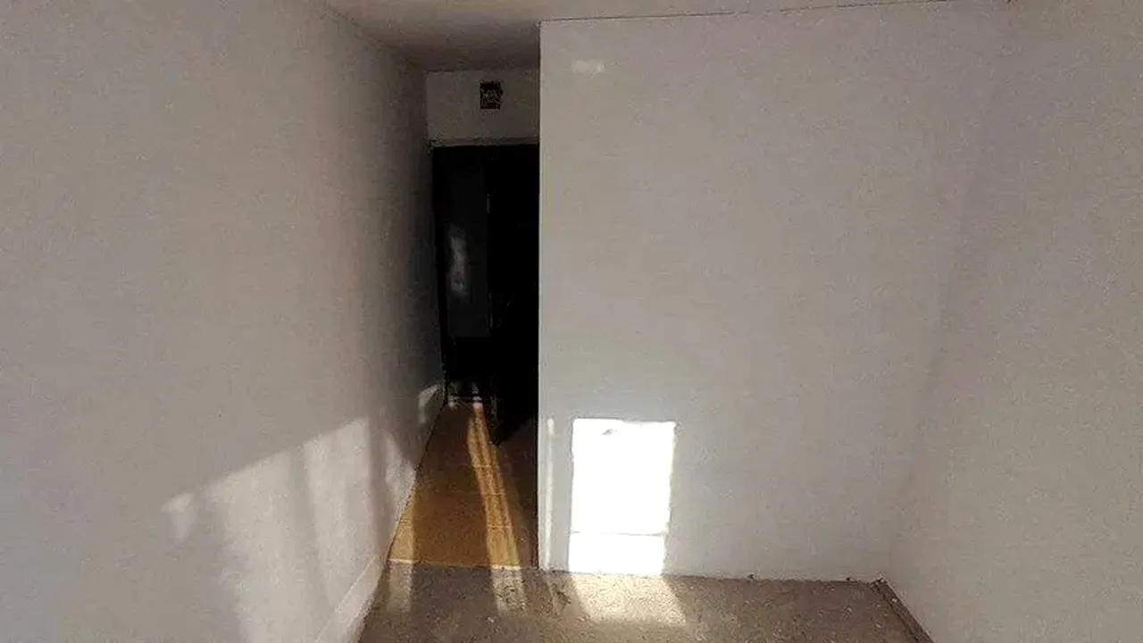 Orașul din România în care o garsonieră de 14 metri pătrați se vinde cu 4.000 de EURO. Are termopane și baie proprie