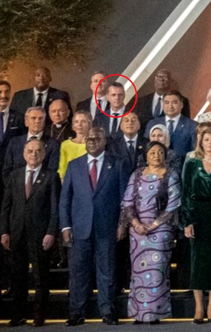 Ministrul Apărării, Ionuț Moșteanu, surprins la inaugurarea muzeului de Arheologie din Egipt. Oficialul român pare stingher printre înalții demnitari