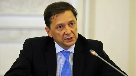 ALEGERI PREZIDENȚIALE 2014. Paris: Ambasadorul Bogdan Mazuru discută cu protestatarii, care scandează 