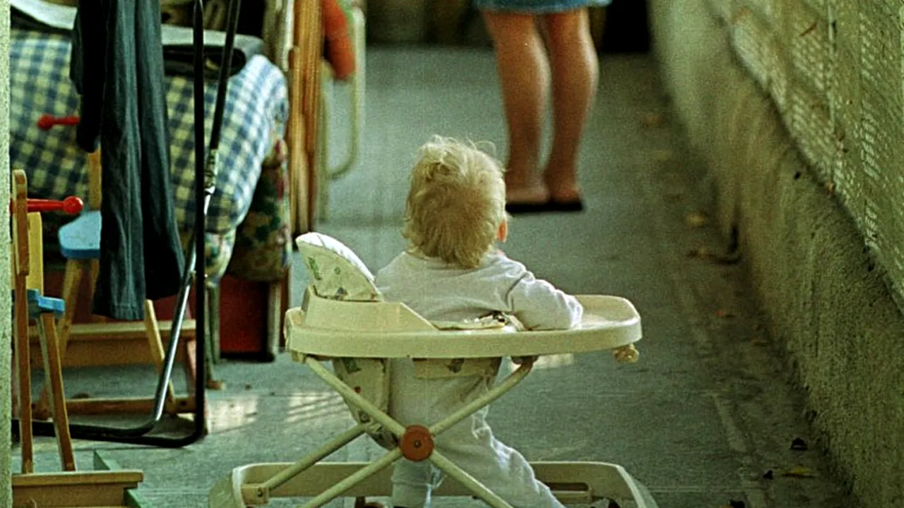 Europa de Est și Asia Centrală, îndemnate să interzică instituționalizarea copiilor sub 3 ani