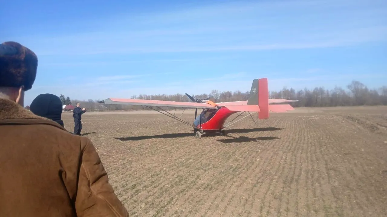 Un tânăr a fugit cu un avion din Ucraina și a aterizat la Suceava: a vrut să scape de mobilizare și s-a ales cu dosar penal