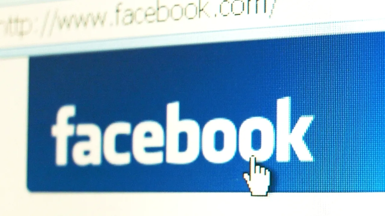 De ce să nu te simți vinovat că stai prea mult pe Facebook