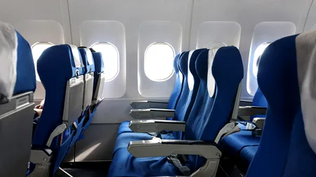 De ce toate scaunele din avioane sunt albastre. Motivul la care nu te-ai gândit până acum
