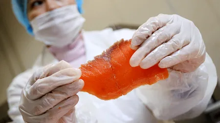 ATENȚIE, consumatori! Somon CONTAMINAT CU LISTERIA, retras din Carrefour