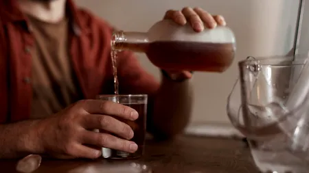 România, campioană la consumul de alcool în UE. De la ce vârstă încep să bea minorii