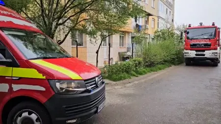 EXPLOZIE într-un bloc de garsoniere din Balș, județul Olt. O femeie și o fetiță de 4 ani au suferit arsuri grave, fiind duse la spitale din Capitală