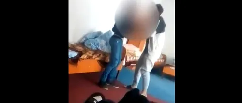 VIDEO | Bătaie într-un centru pentru copii instituționalizați. Un băiat este lovit și agresat verbal de un coleg