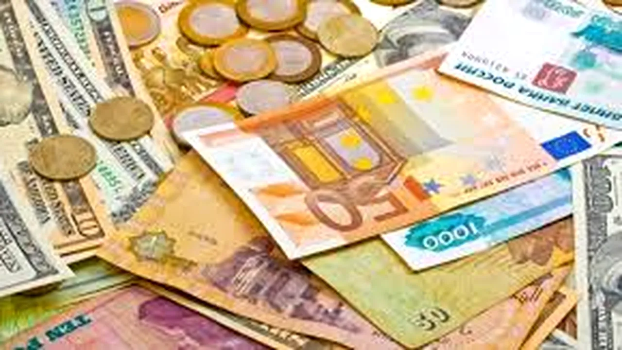 CURS VALUTAR. Leul s-a depreciat în faţa monedei unice europene și în fața dolarului american. Euro crește cu cu 0,06% față de nivelul atins joi