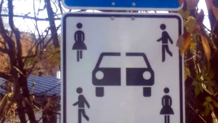 Noul semn de circulație alb, cu o mașină tăiată, din cauza căruia mulți șoferi primesc amendă. Ce înseamnă și unde poate fi întâlnit