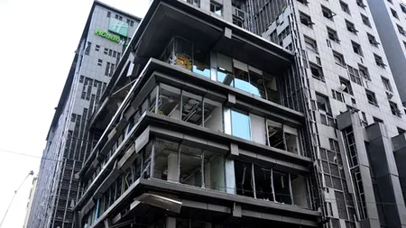 Rusia a lansat un nou ATAC asupra Kievului. Cel puțin o persoană a murit, iar șase ambasade au fost avariate