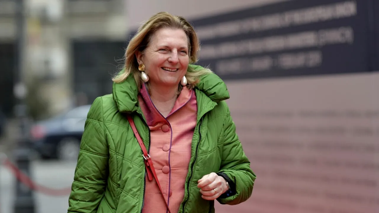 Fostul ministru de Externe al Austriei a închiriat o casă într-un sat din RUSIA. „Este o viaţă bună. Nu am nevoie de Maldive sau de Seychelles”