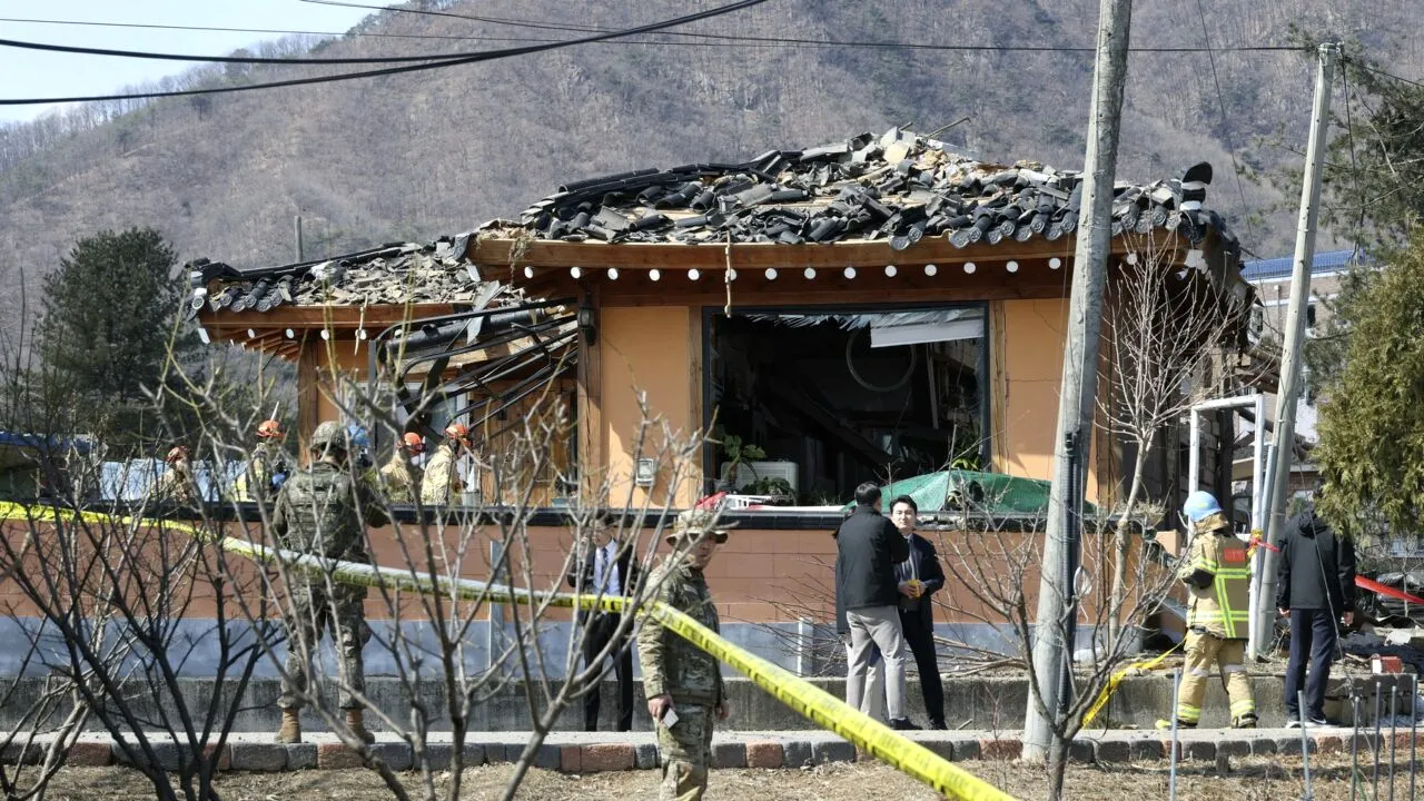 Cincisprezece persoane au fost rănite după ce Aviația a BOMBARDAT accidental mai multe case și o biserică în Coreea de Sud