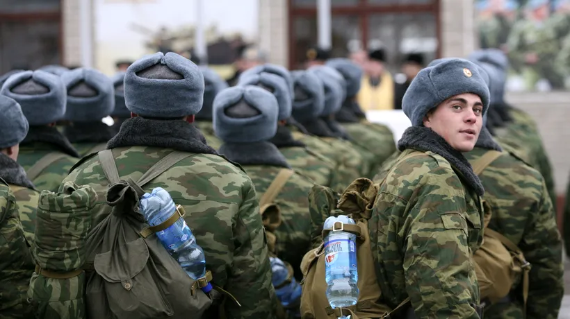 Armata rusă anunță retragerea a mii de militari și a sute de blindate de la frontierele Ucrainei